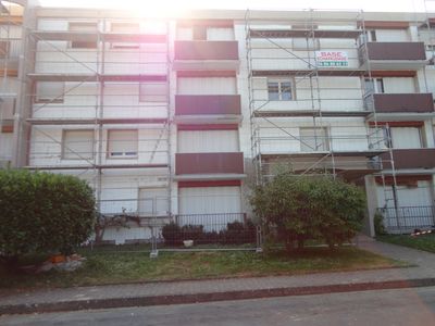 Dégradation par termites sur doublages extérieurs d'un HLM